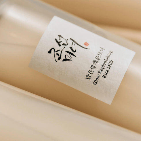 Lapte facial cu orez pentru un ten strălucitor și catifelat – Beauty of Joseon Rice Milk. Ideal pentru hidratare intensă, calmare și revitalizare a pielii sensibile sau ternă. wowskin.ro